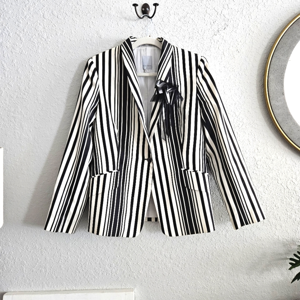 LUIS CIVIT Made In Spain Black And White Stripe Tulle Accent Pin Blazer